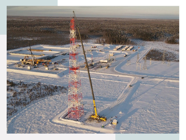 Мачты связи в Магадане